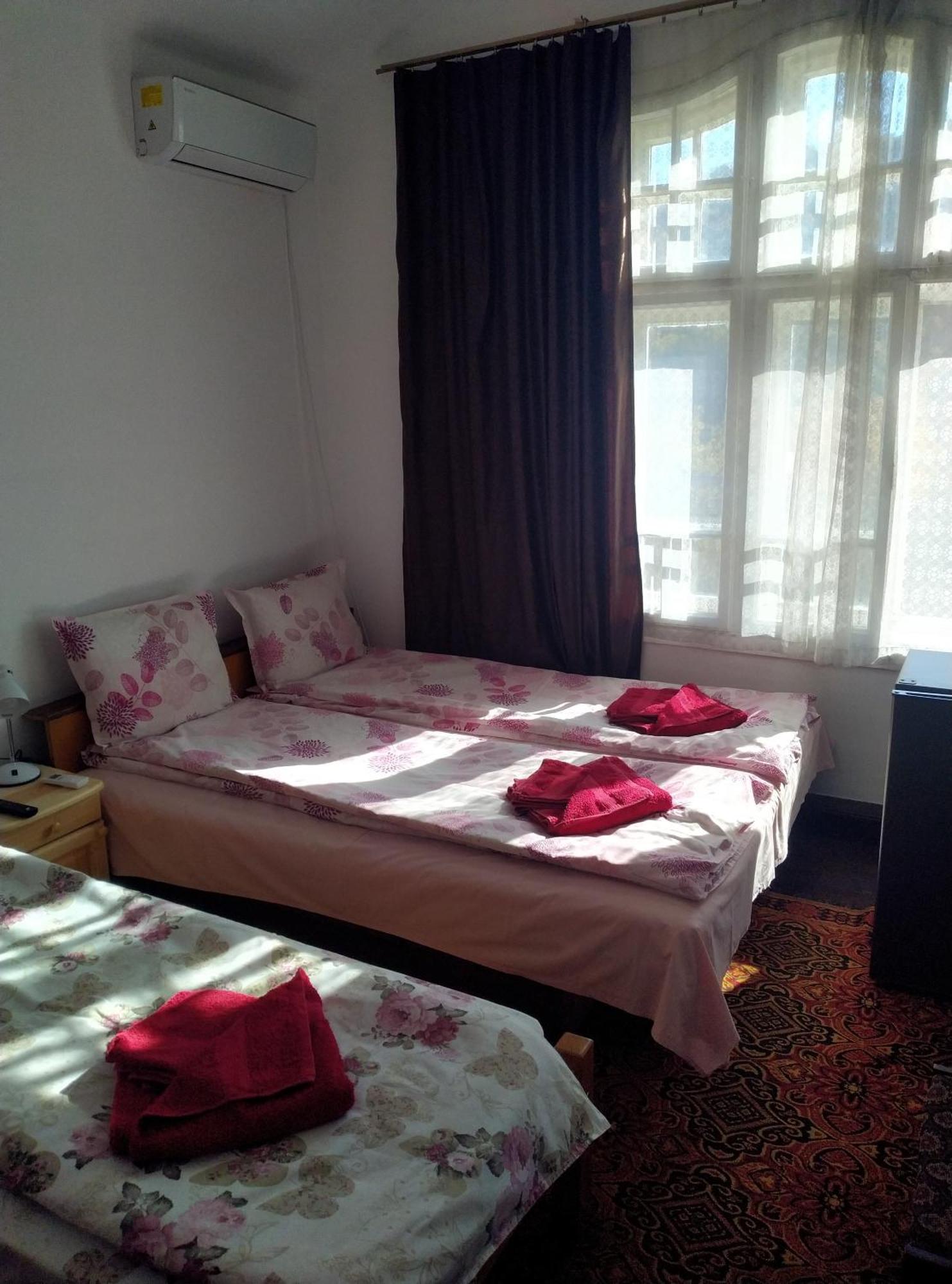 Mercury Guest House Veliko Tărnovo Exteriör bild